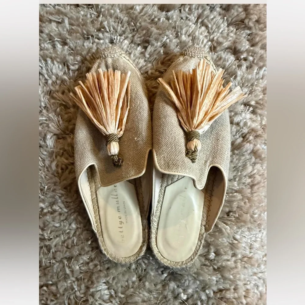 Women's Bettye Mueller Beige Espadrille‎ Mules with Tassels